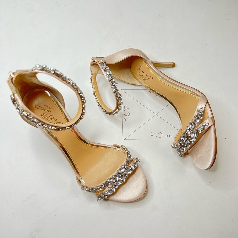 Badgley Mischka Caroline Embellished Ankle Strap Evening Sandal Sz 8M Champagne